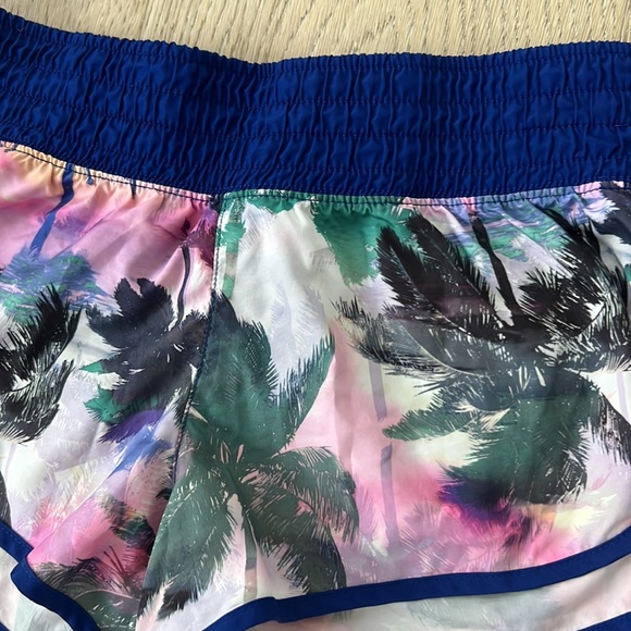 Women’s Athletic Workout Shorts. Adult Small or Junior Medium. - Picture 3 of 6